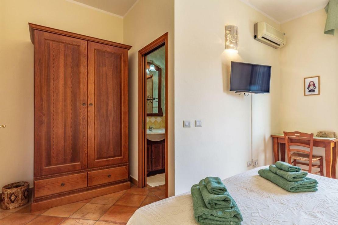 Bed and Breakfast Il Leccio Тортоли Экстерьер фото