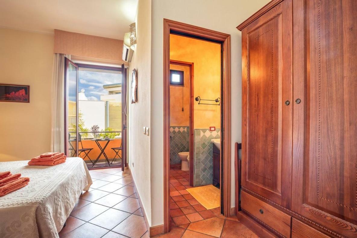Bed and Breakfast Il Leccio Тортоли Экстерьер фото